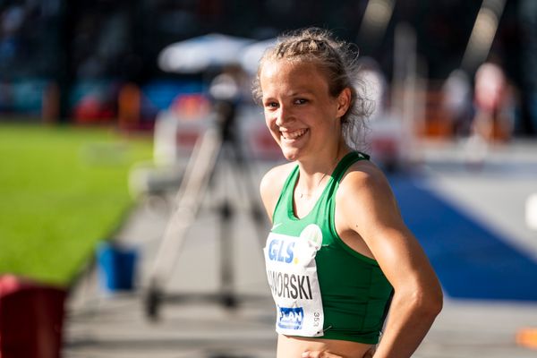 Nele Jaworski (VfL Wolfsburg) nach dem 200m Finale waehrend der deutschen Leichtathletik-Meisterschaften im Olympiastadion am 26.06.2022 in Berlin